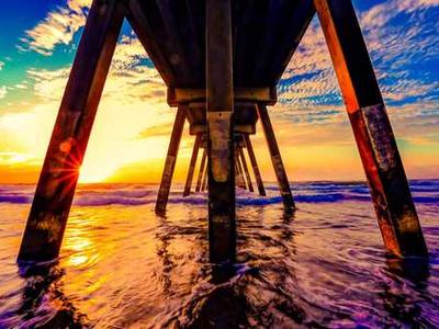 Editorial Content for Friends and Liars 